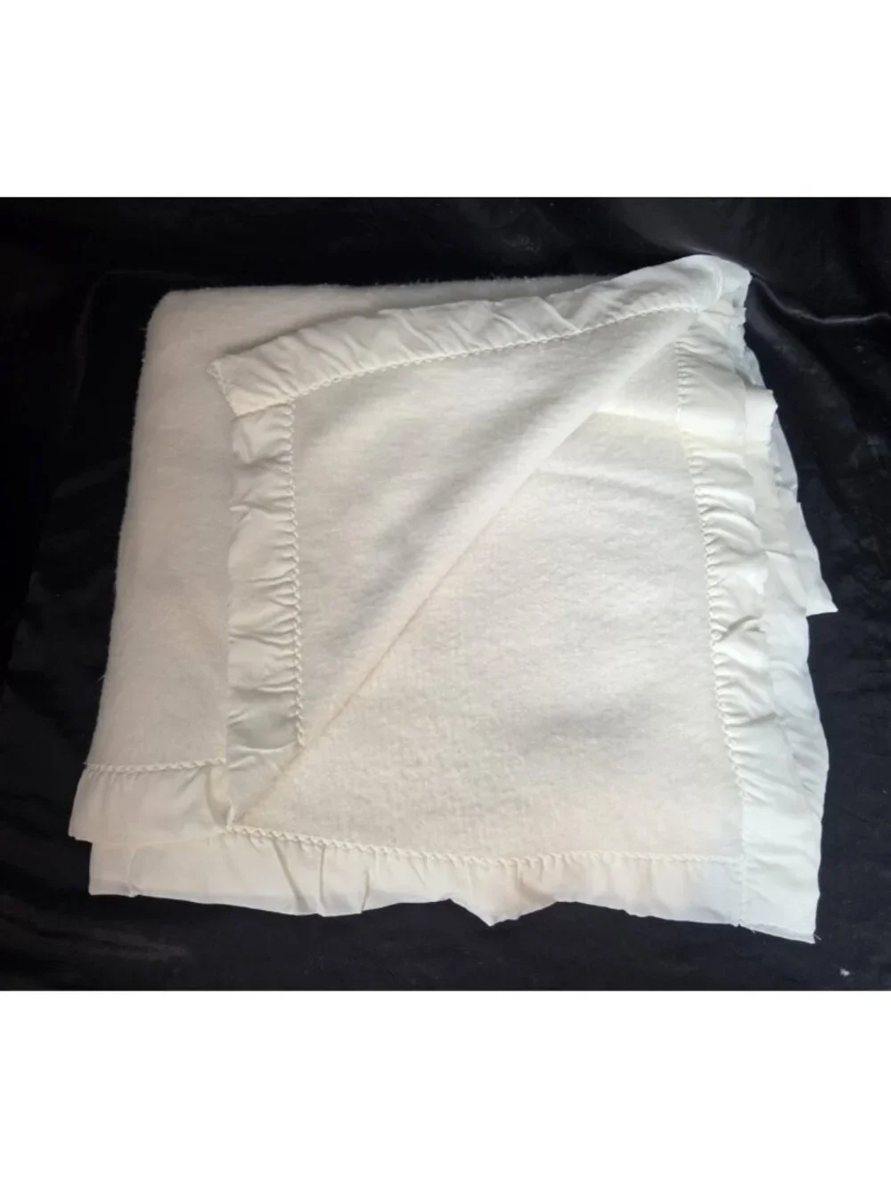 Vintage Shabby Chic White Blanket Satin Trim / Edge CottageCore Grandma Winter